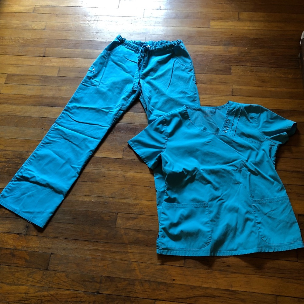 Cherokee Luxe Aqua color scrub set size med